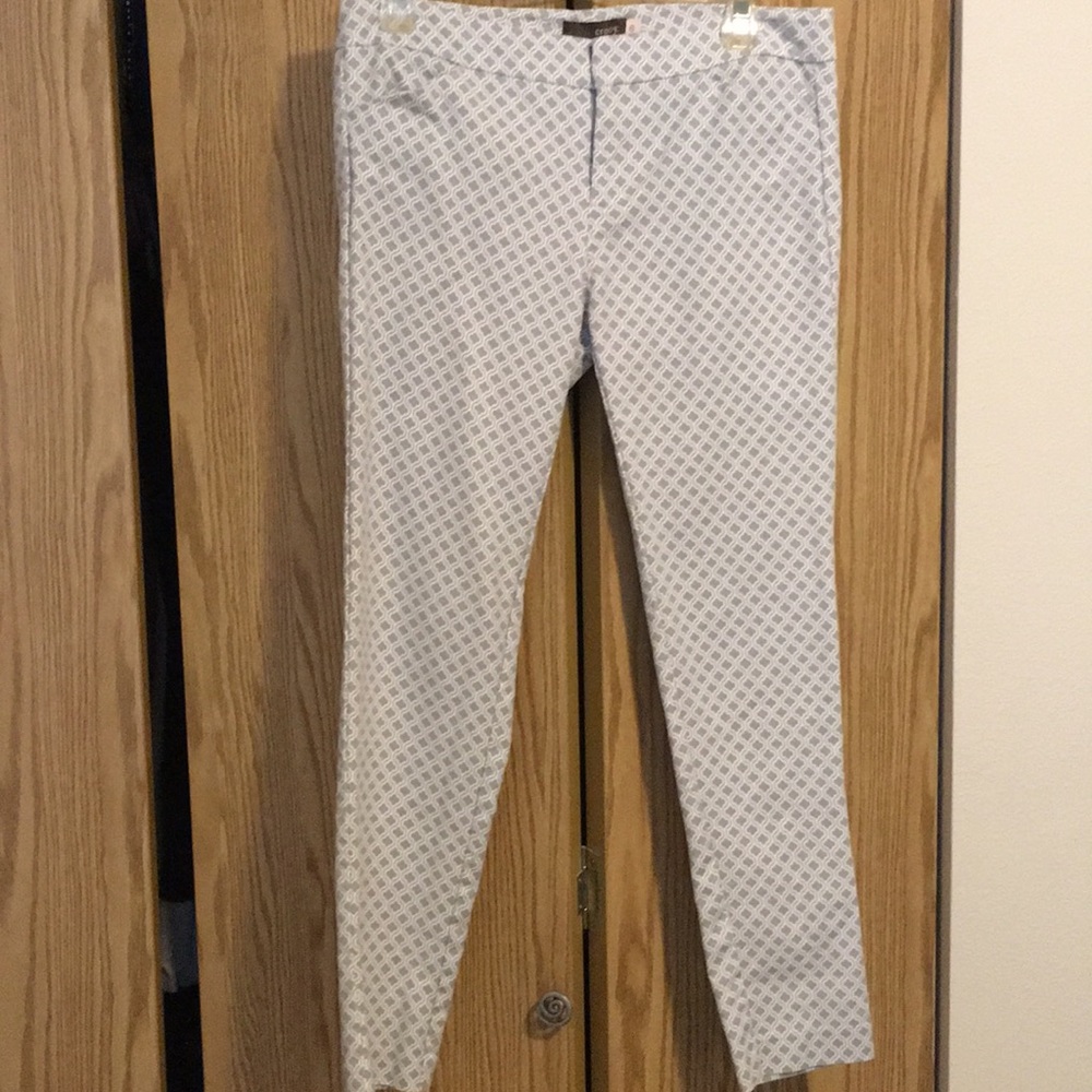 Gray & white patterned pants